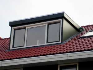 Moderne dakkapel vervangen met Trespa - verbeterde isolatie en esthetisch aantrekkelijk design
