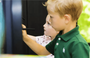 Digibord CTOUCH voor creatief onderwijs: visueel leren met video's, samenwerking en interactieve lessen voor alle leerlingen.