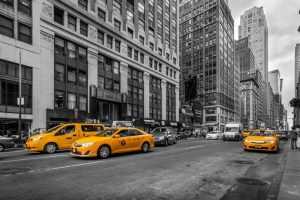 Kinderveiligheid in taxi's met kinderzitje en veiligheidsgordel voor veilig kindervervoer