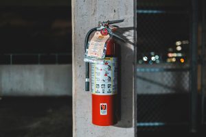 Professionals die het explosieveiligheidsdocument opstellen voor bedrijfszekerheid