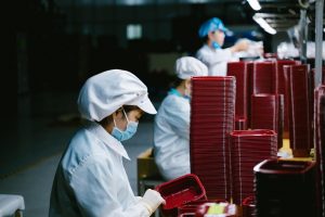 PVC transportbanden in een industrieel logistiek systeem voor efficiënt goederentransport