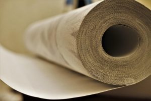 Strakke muuafwerking met vakmanschap in renovliesbehang voor professionele interieur perfectie