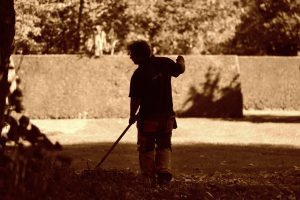 Checklist-gids met praktisch stappenplan voor een opgeruimd huis en verzorgde tuin met routines en tips